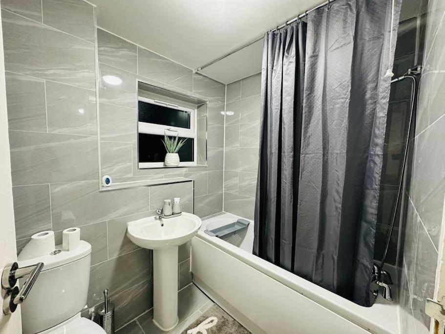 Urban Serenity South East 3 Bedroom House *